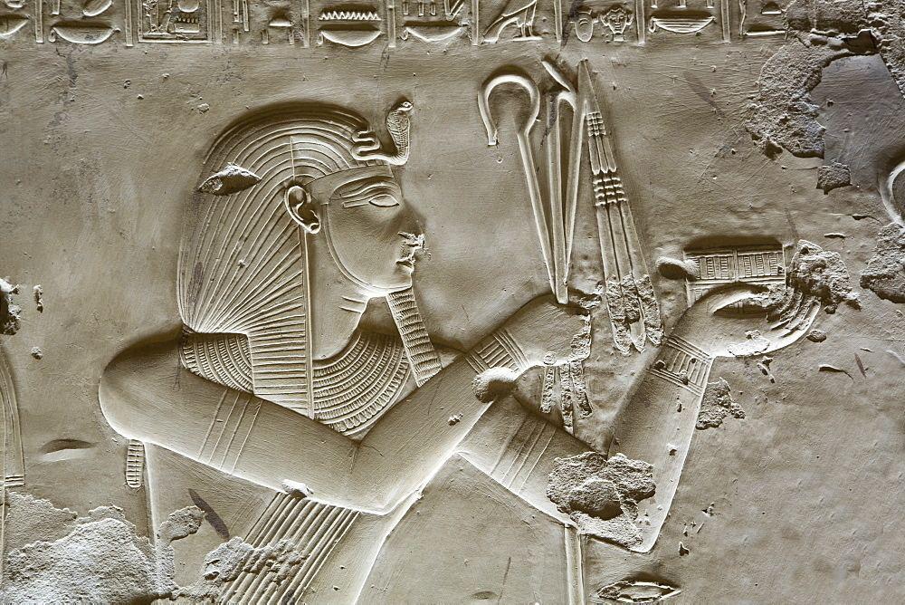 Bas relief du pharaon sethi i temple de sethi i abydos 1