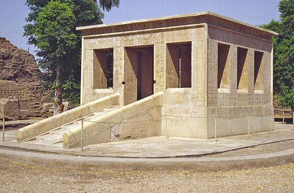 kiosque reposoir de Sésostris Ier à Karnak.